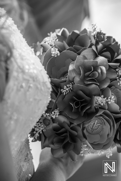 Bride bouquet black and white