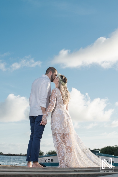 Bride and groom kiss  photoshoot on the pier