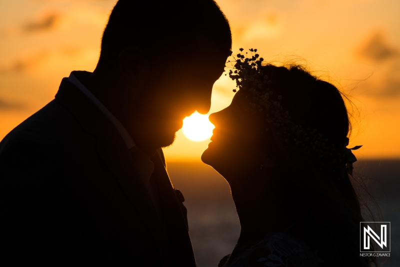 Bride and groom photoshoot in a golden sunset