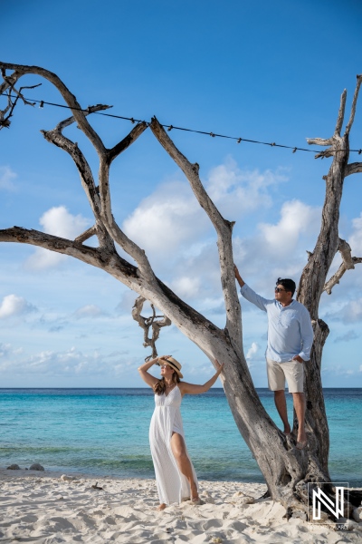 Trash the dress photoshoot at Cas Abao Beach in Curacao with couple by a tree