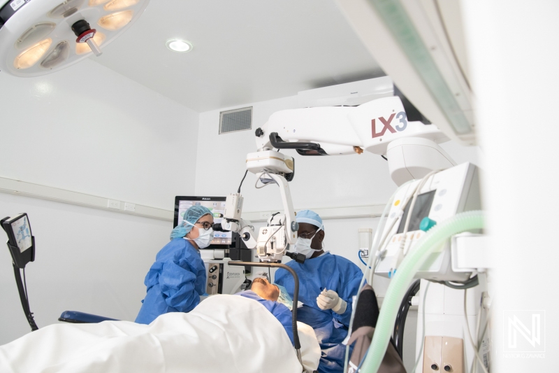 Surgical team performing a procedure in a modern operating room in Curacao with advanced equipment