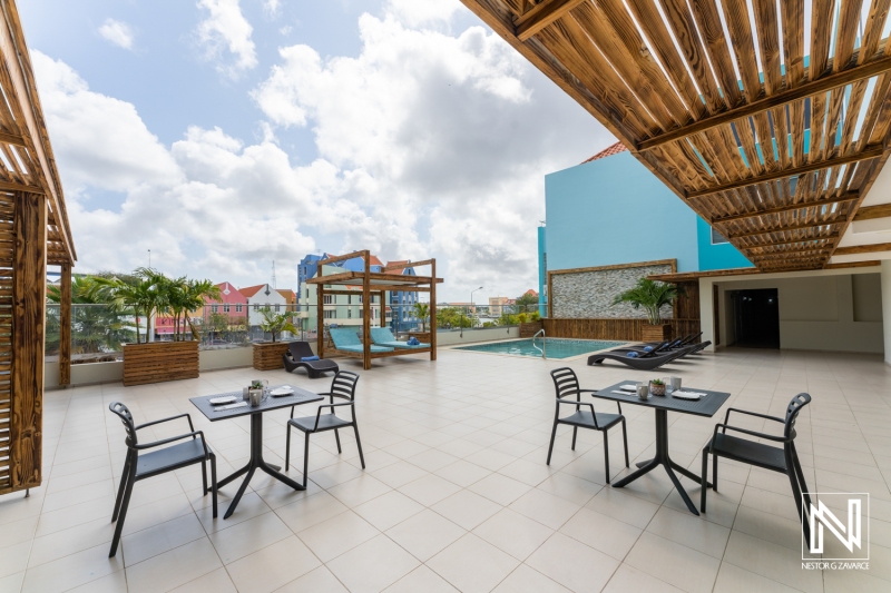 Beautiful outdoor dining space by the swimming pool in Curacao with modern design and tropical ambiance