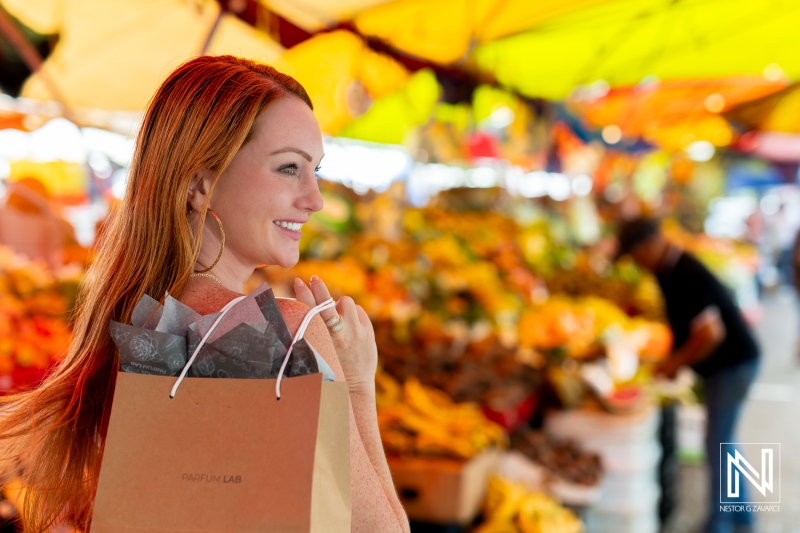 Product photoshoot for ParfumLab in Curacao at a market during the day with a woman holding a shopping bag