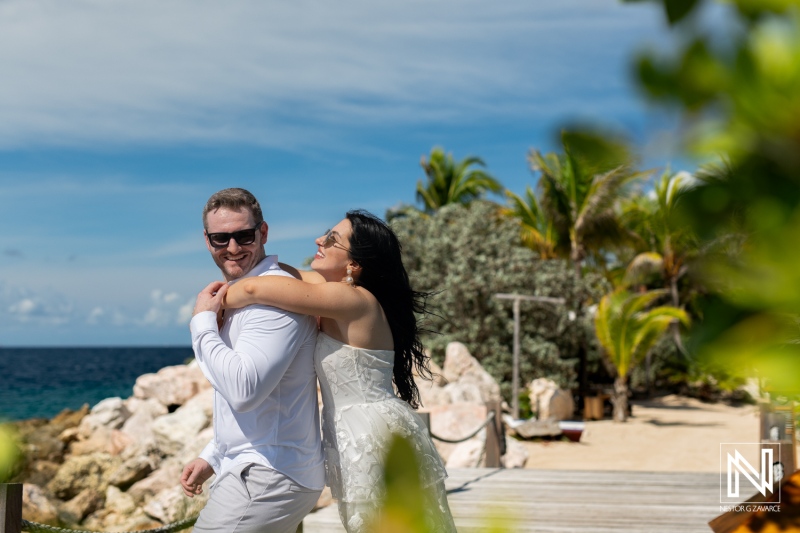 Couple enjoying a romantic stroll at Baoase Luxury Resort in Curacao on a sunny day