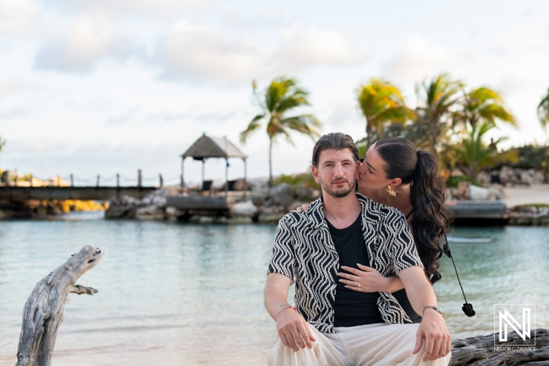 Romantic wedding proposal at Baoase Luxury Resort in Curacao during a stunning sunset with a picturesque backdrop of palm trees