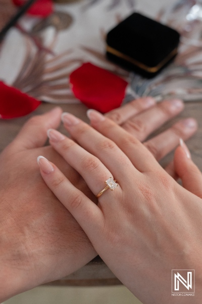 Wedding proposal featuring a stunning engagement ring at Baoase Luxury Resort during a romantic sunset in Curacao