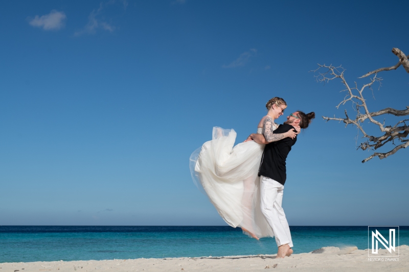 Bride and groom photoshoot session at Cas Abao