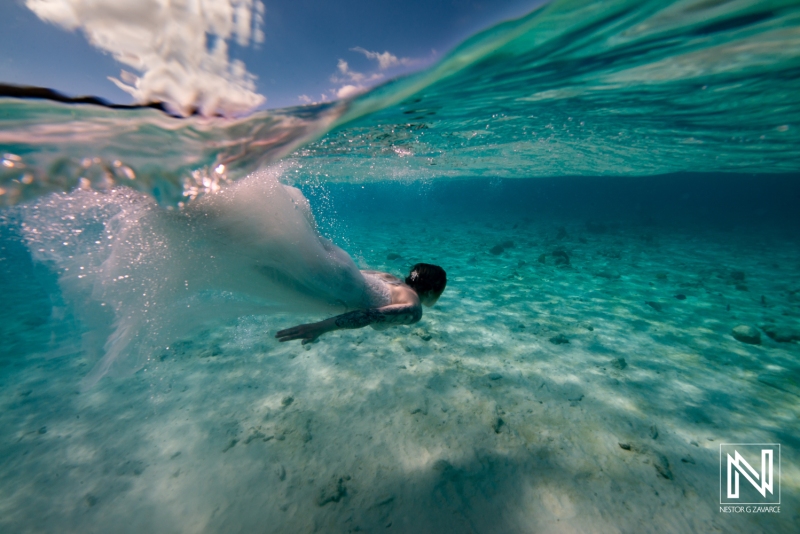 Bride underwater photoshoot session at Cas Abao