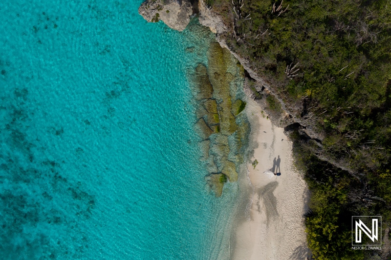 Unique trash the dress experience on the stunning beaches of Curacao surrounded by crystal clear waters