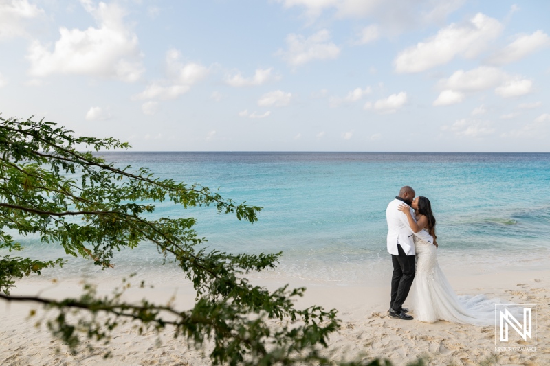 Trash the dress photoshoot in Curacao with couple by the beach at daytime