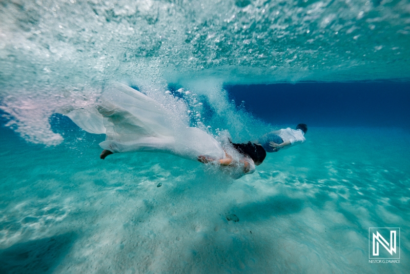Trash the Dress underwater session at Playa Porto Mari