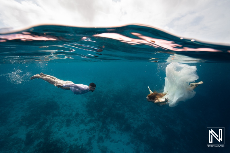 Trash the dress session in Curacao with a couple swimming underwater