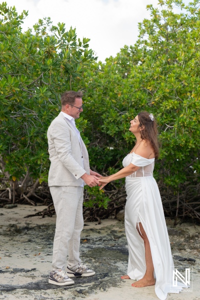 Couple renews vows at Doggy Beach in Curacao surrounded by lush greenery and golden sands