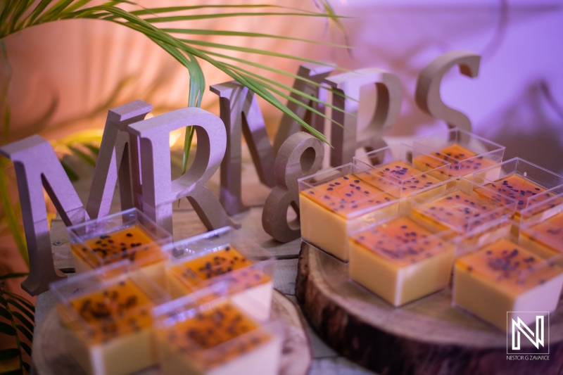 Cake table decor