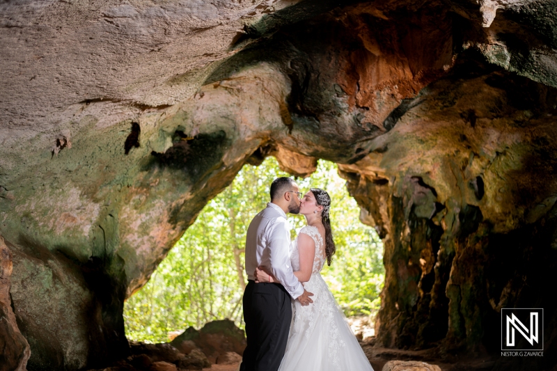 Trash the Dress - Photo in the cave
