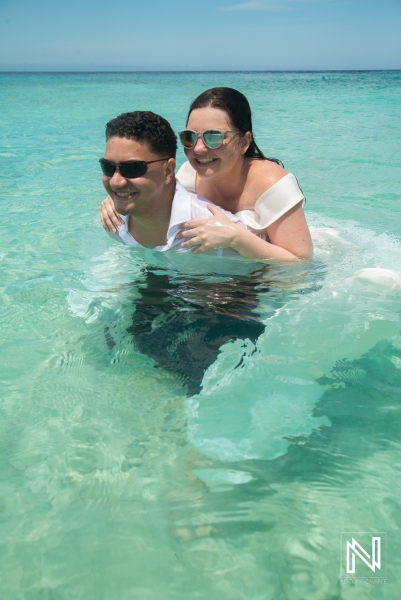 Trash the dress session at the sea