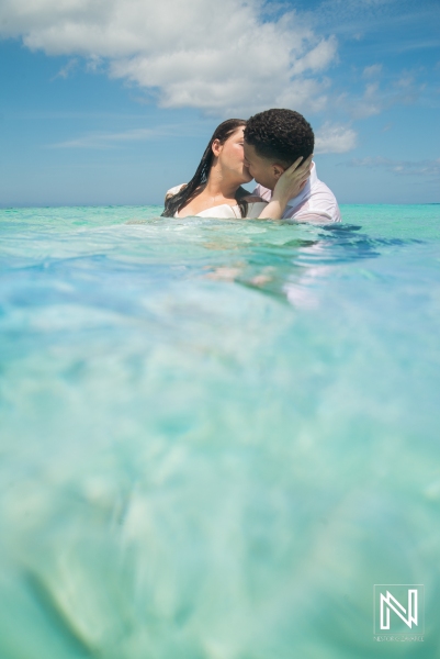 Trash the dress session at the sea