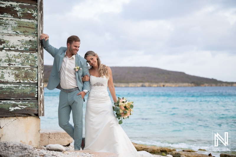 Couple enjoys wedding moment at Playa Hunku in Curacao by the sea