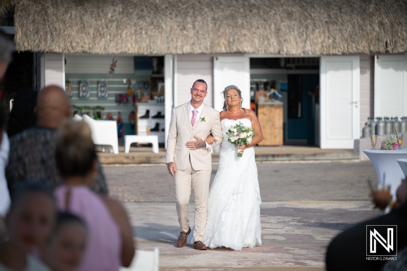 Wedding ceremony at Karakter in Curacao with a couple and guests celebrating