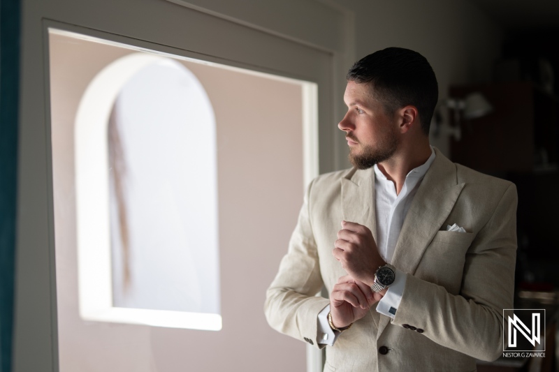 Groom preparing for wedding ceremony at Karakter in Curacao