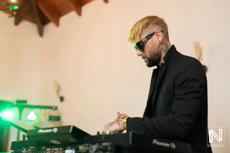 DJ