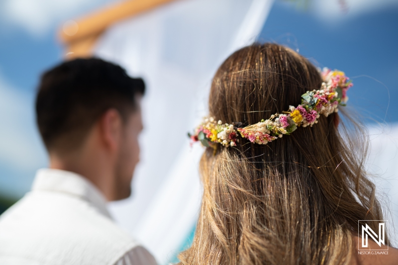 Bride's head flower piece