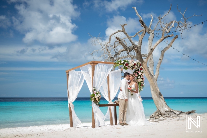 Kiss at the beach gazebo