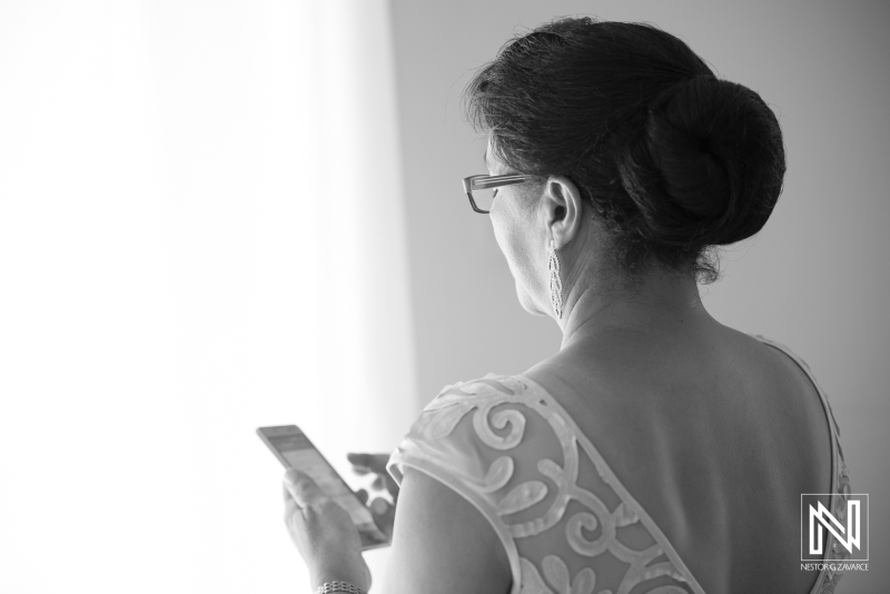 Mom of the bride texting
