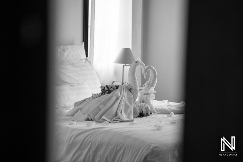 Bed towels swans decor