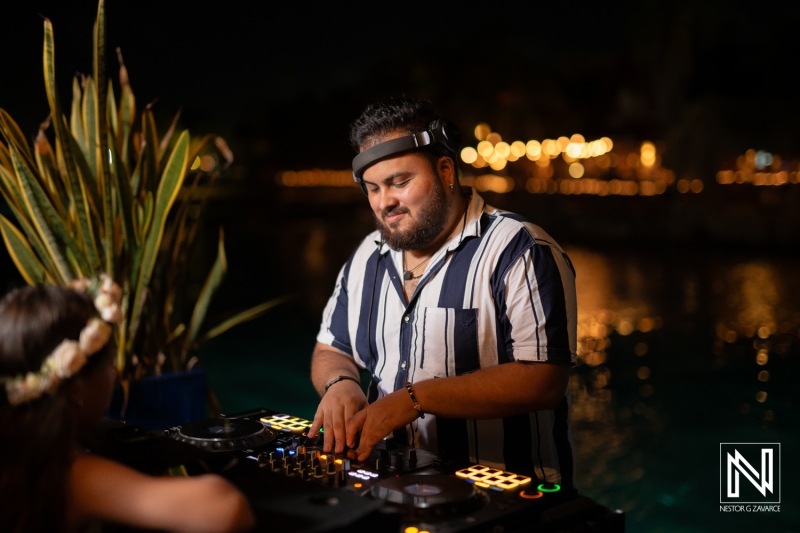 DJ