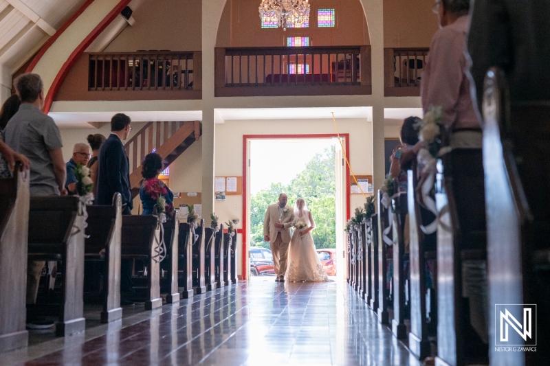 Wedding ceremony at Misa Di Jandoret in Curacao celebrates love and unity with an enchanting atmosphere and stunning floral arrangements