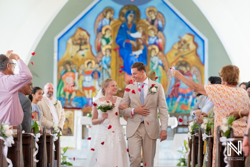 Couple celebrates wedding ceremony at Misa Di Jandoret in Curacao surrounded by family and friends