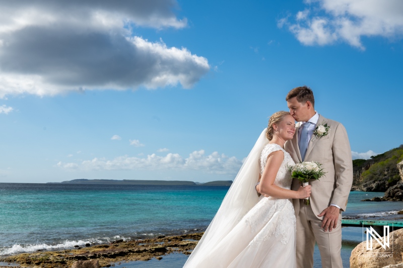 Wedding celebration at the beautiful Sint Michiel beach in Curacao with stunning ocean backdrop