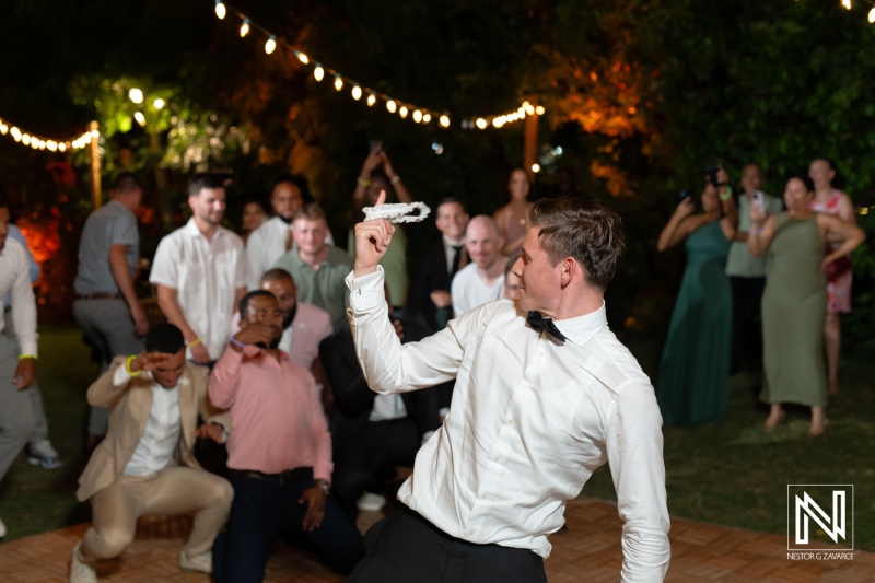 Garter toss