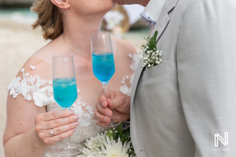 Celebrating love with cocktails at a stunning Curacao wedding on Daaibooi Beach