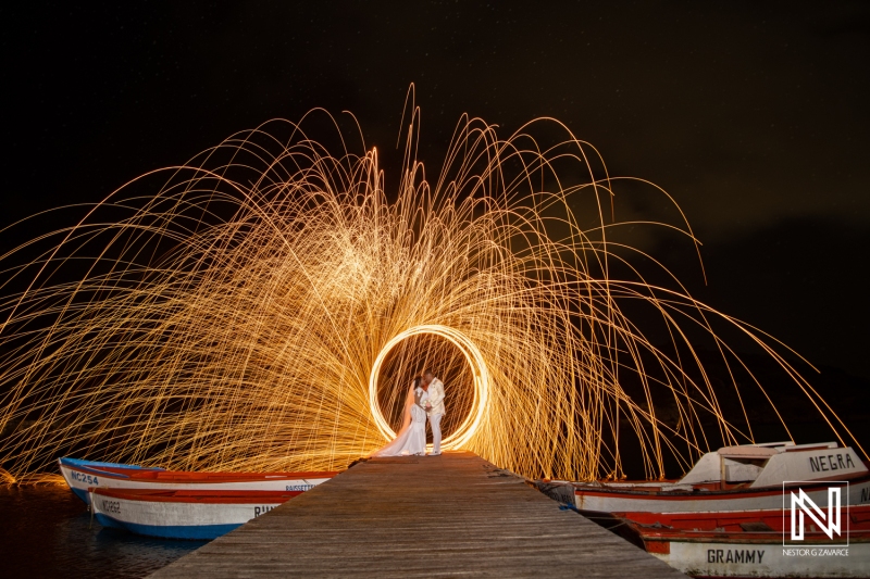 Seel wool photo with bride and groom