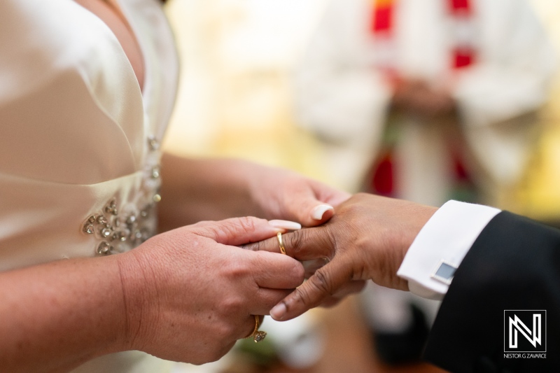 Wedding ceremony in Curacao at the Curaçao Museum with beautiful vows and the exchange of rings