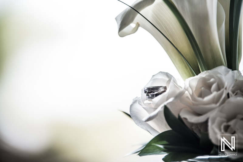 Wedding rings with white roses