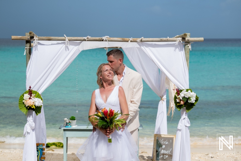 Couple exchanges vows at a wedding on Daaibooi Beach in Curacao near Kontiki Resort