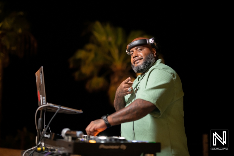 DJ RO1