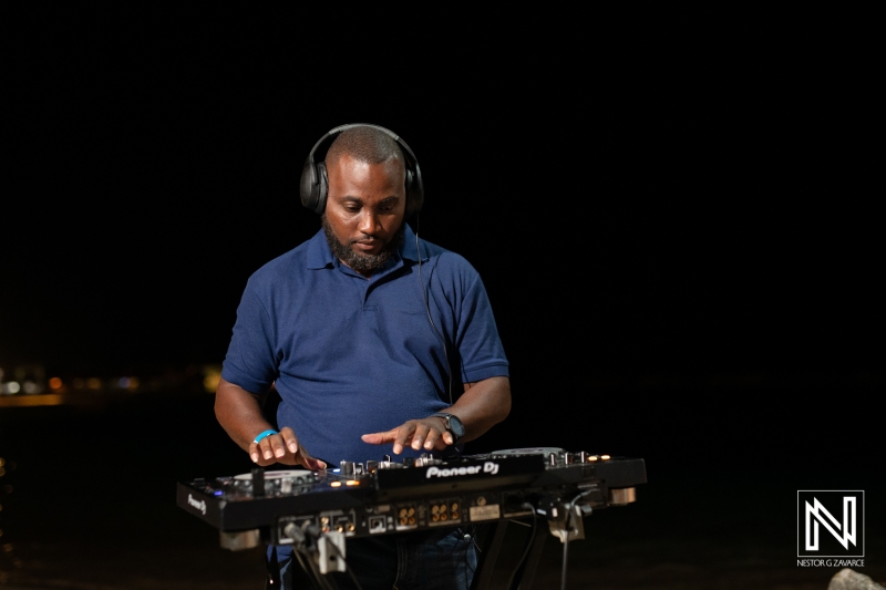 DJ
