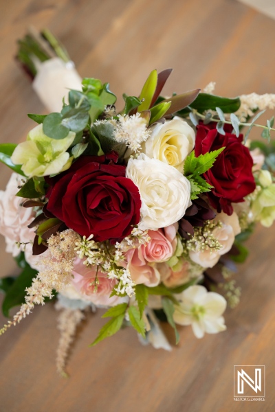 Beautiful wedding bouquet featuring red and white roses for a memorable celebration in Curacao