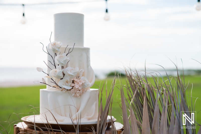 wedding cake at golf course wedding
