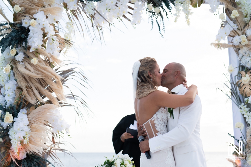 first kiss wedding ceremony