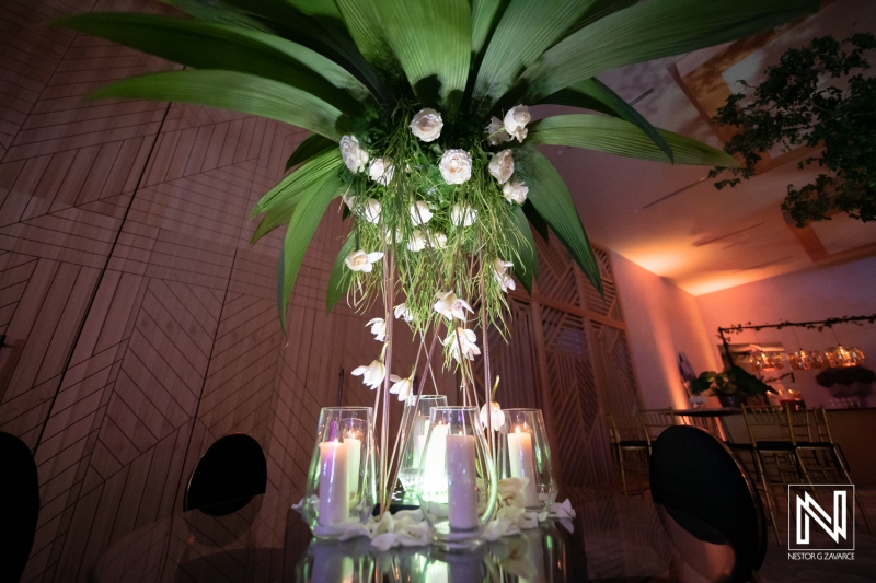 luxury wedding centerpieces decor with candles and flowers