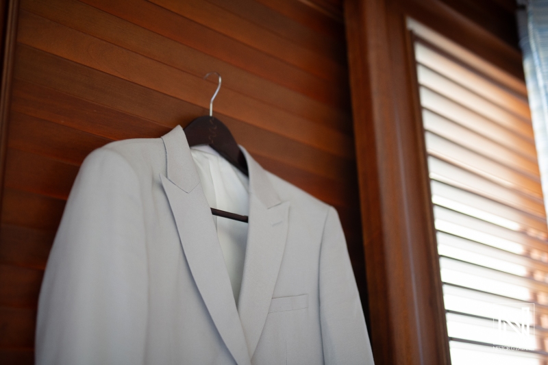 Groom's attire