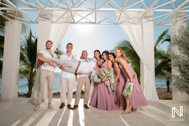 Funny moment with bridesmaids and groomsmen