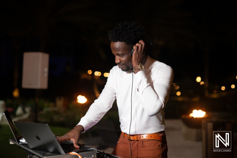 DJ